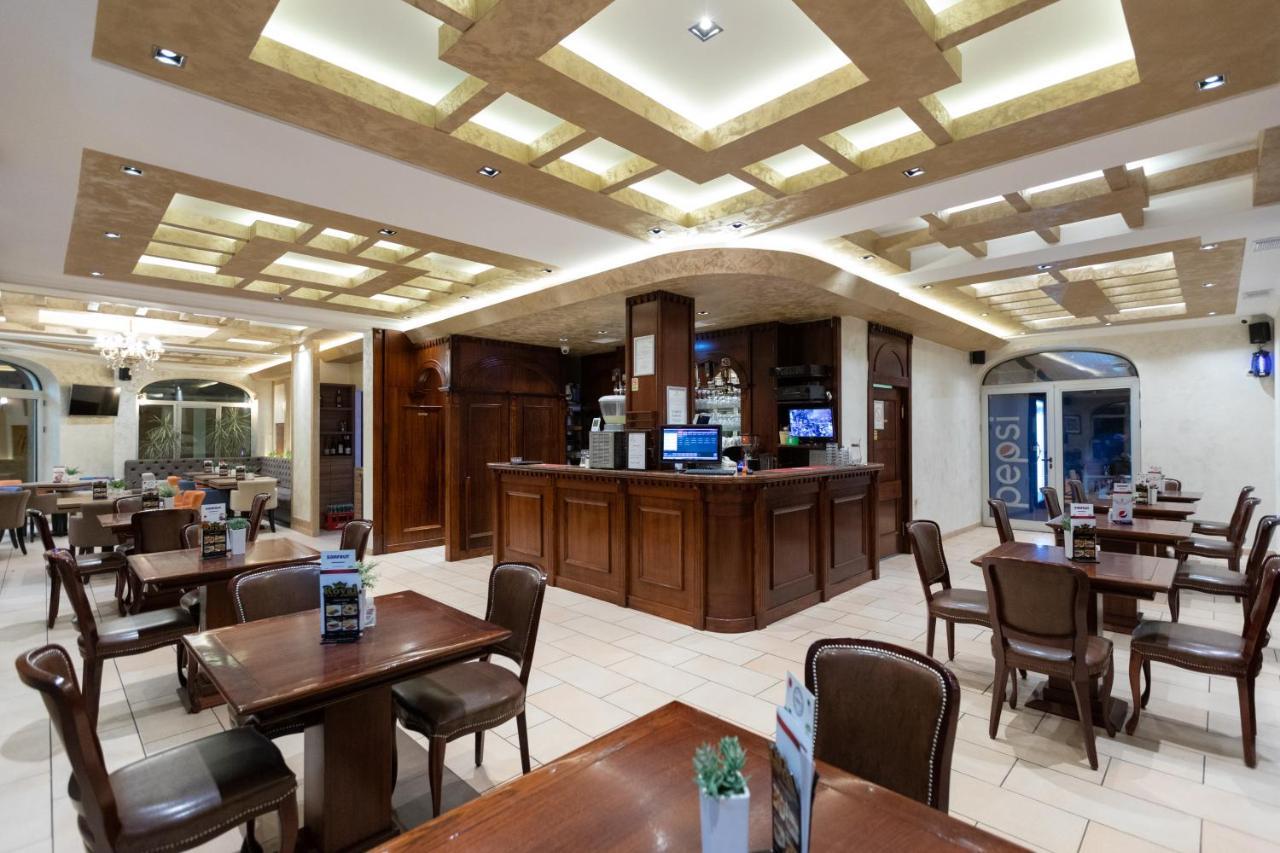 Garni Hotel Royal Crown Subotica Esterno foto