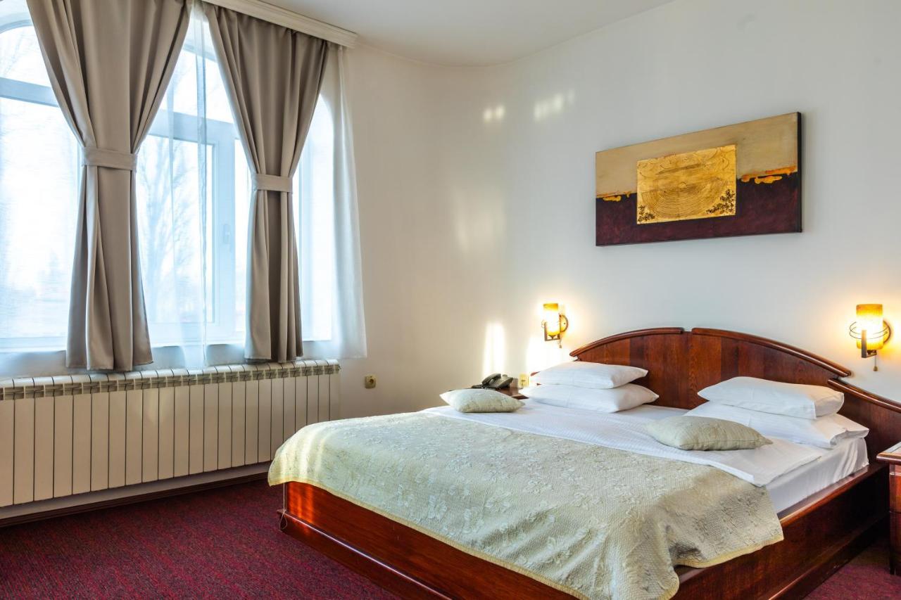 Garni Hotel Royal Crown Subotica Esterno foto