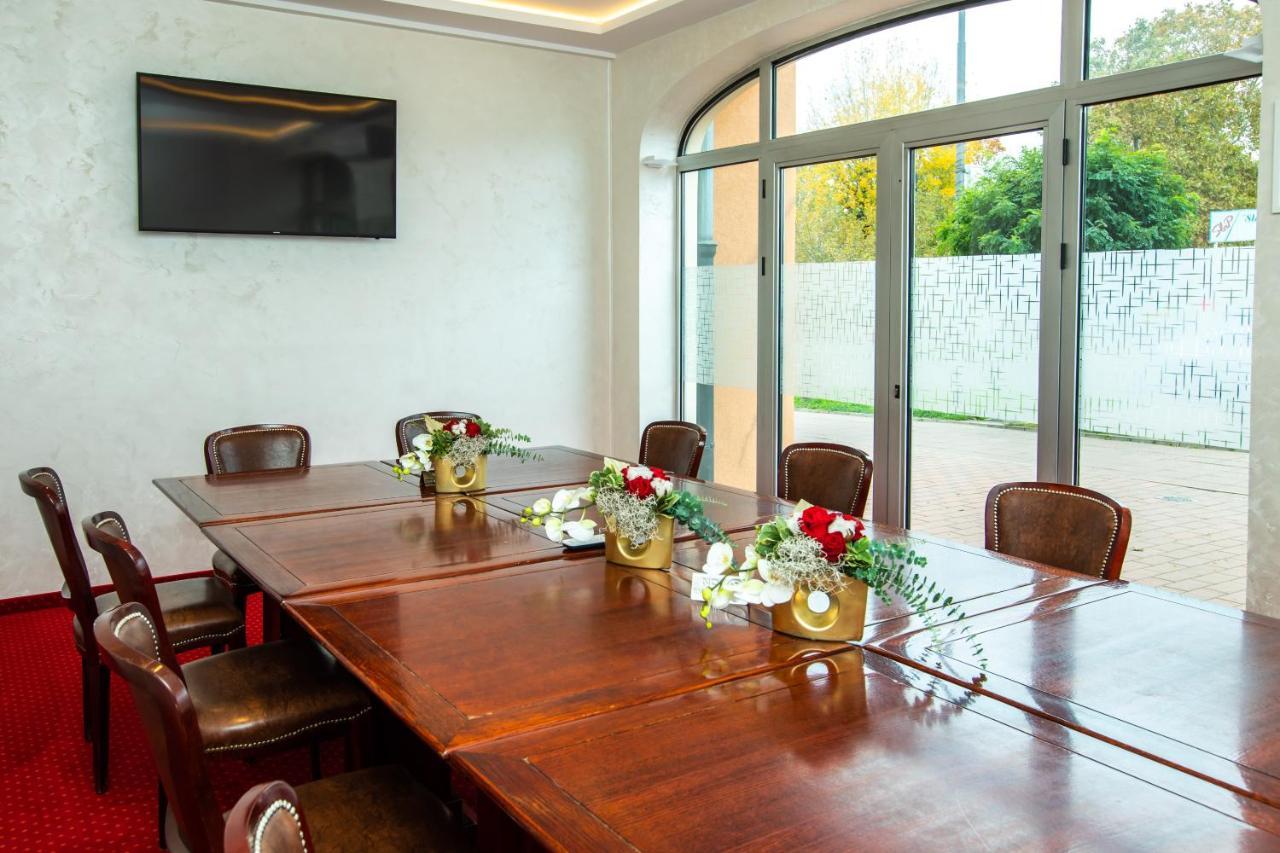 Garni Hotel Royal Crown Subotica Esterno foto