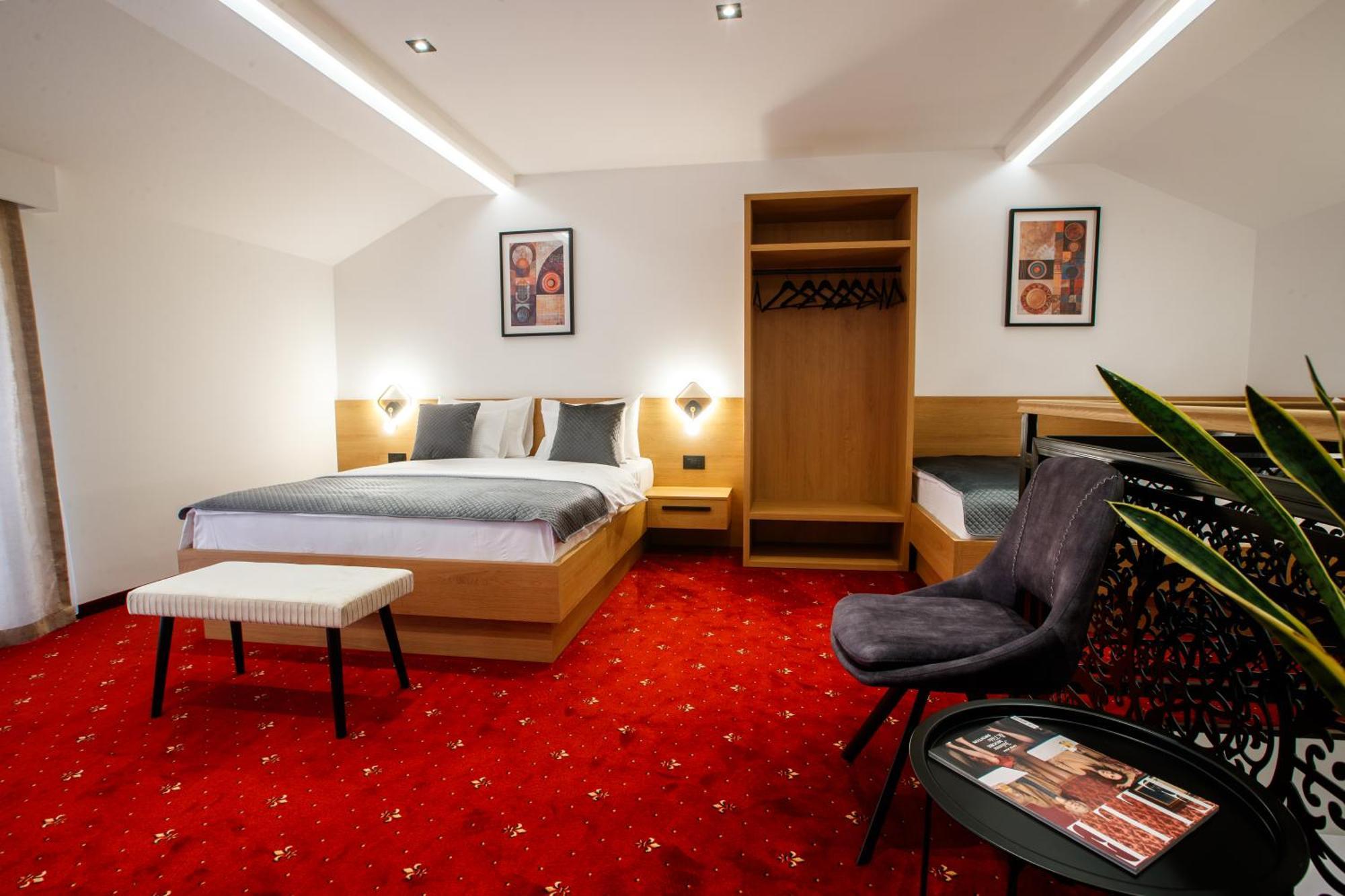 Garni Hotel Royal Crown Subotica Esterno foto